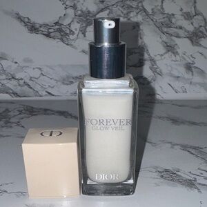 NWOB Dior Forever Glow Veil Makeup Primer
Never used
No box
Batch code 4A01